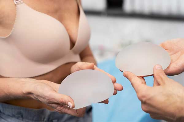 Si quieres aumentar o reducir el tamaño de tus senos en Burgos, ponte en manos de los mejores cirujanos plásticos